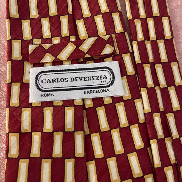 Stylish Red and Gold Men's Tie - Picture 6 of 7